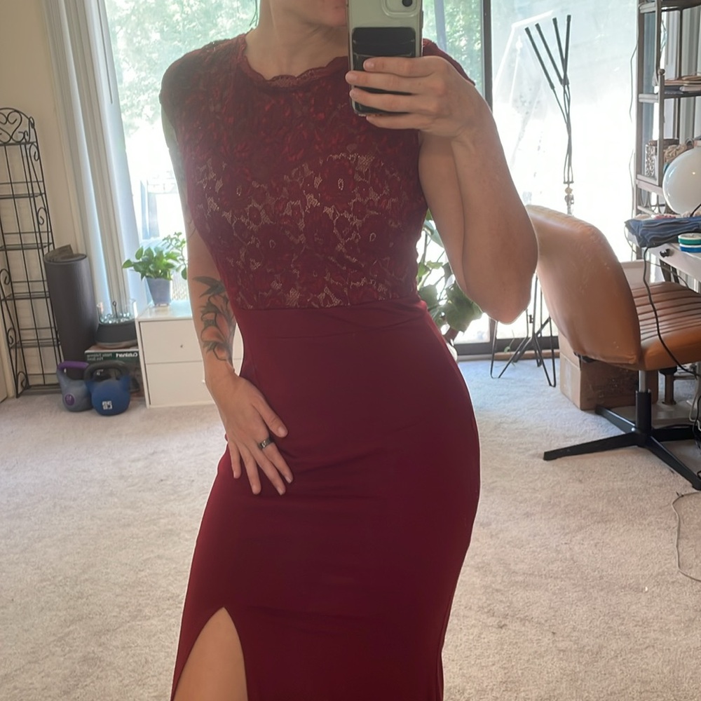 Elegant Burgundy Lace Evening Gown